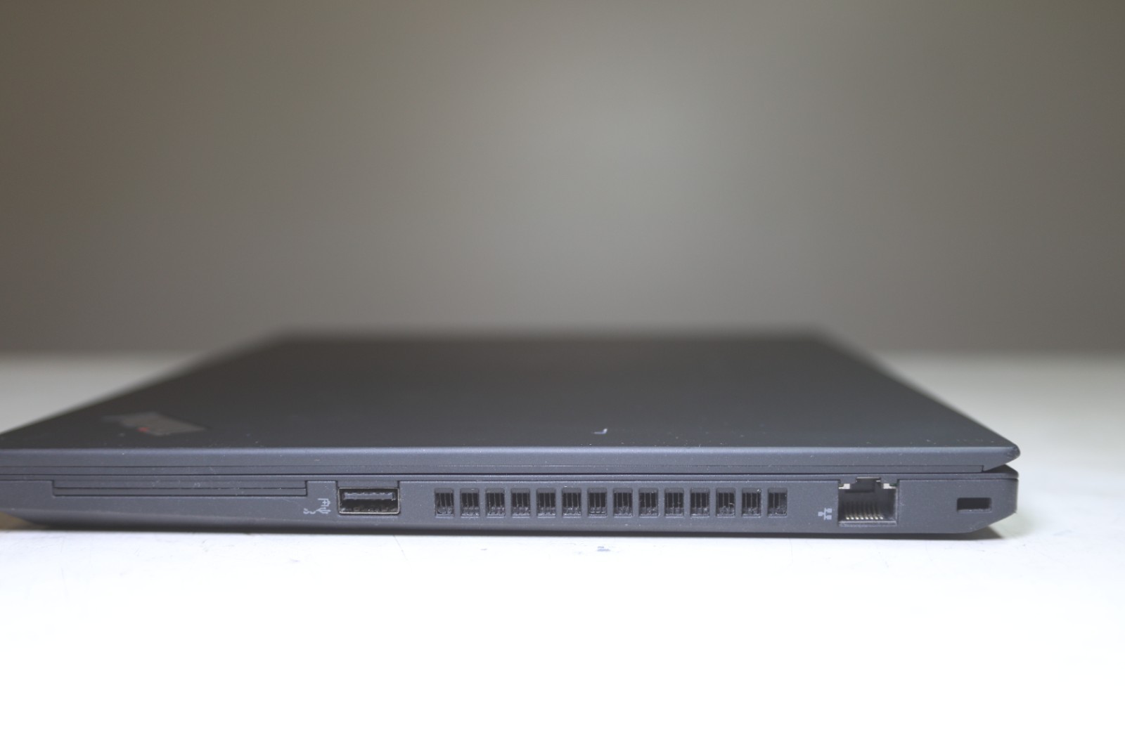 ThinkPad T490 Intel(R) Core(TM) i7-8565U CPU @ 1.80GHz-16GB RAM-512GB NVMe-NO OS