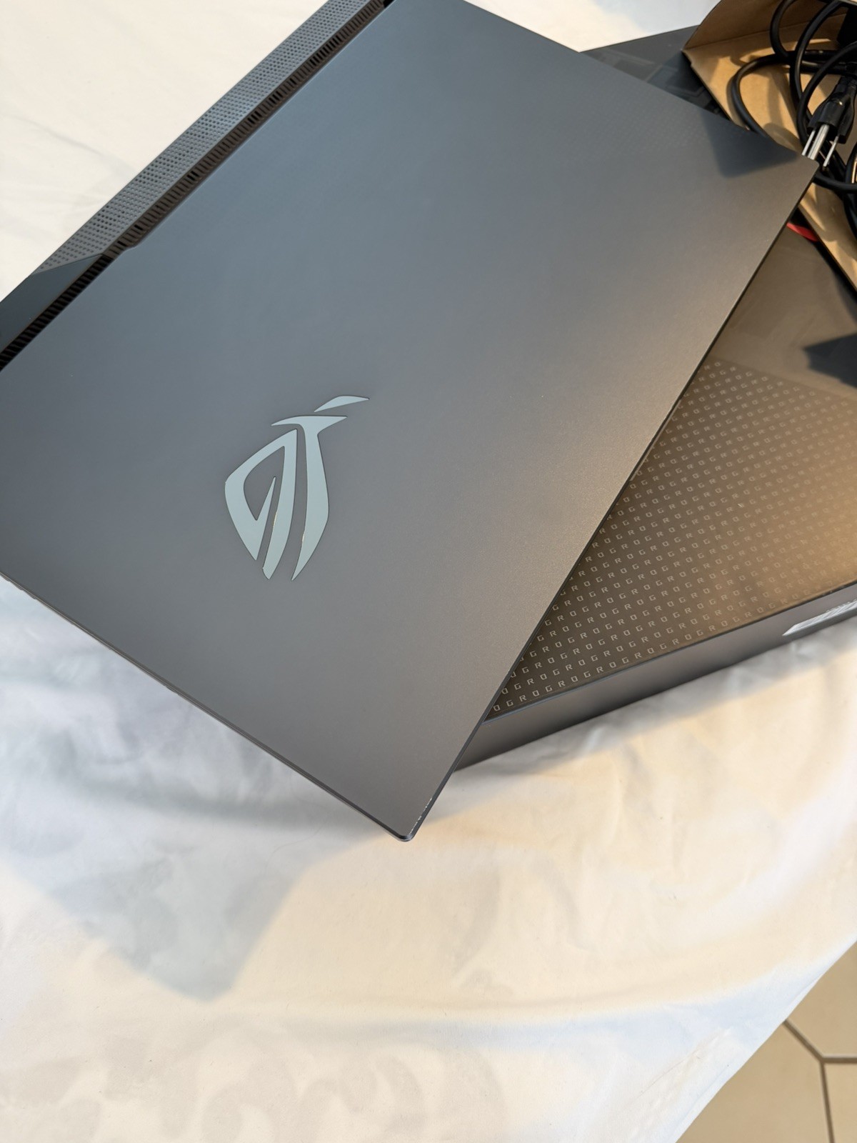 ASUS ROG Strix G17 G713QR Ryzen 9 5900HX RTX 3070 32GB 1TB 17.3″ 300Hz Open Box