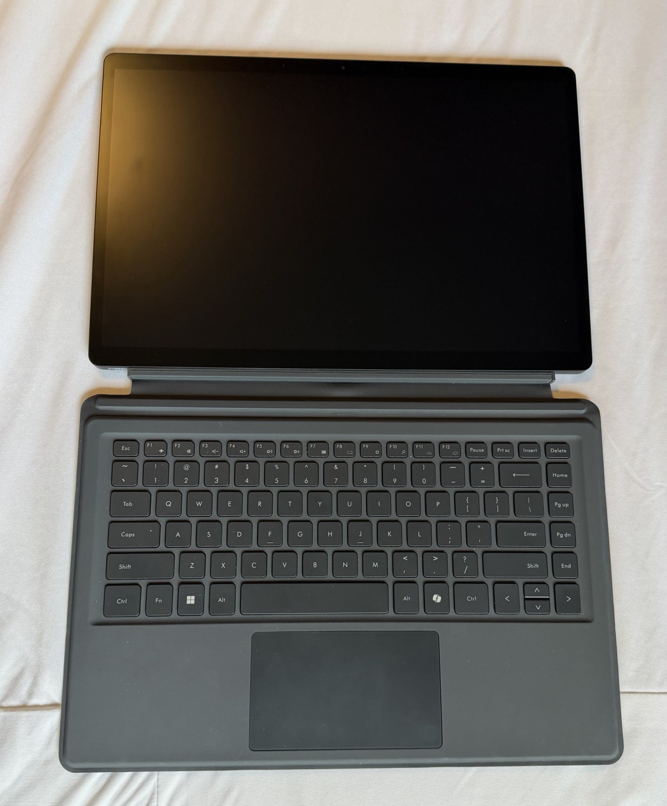 Minisforum V3 14″ 165Hz Tablet Computer (Ryzen 7 8840u, 32GB RAM, 1TB SSD)