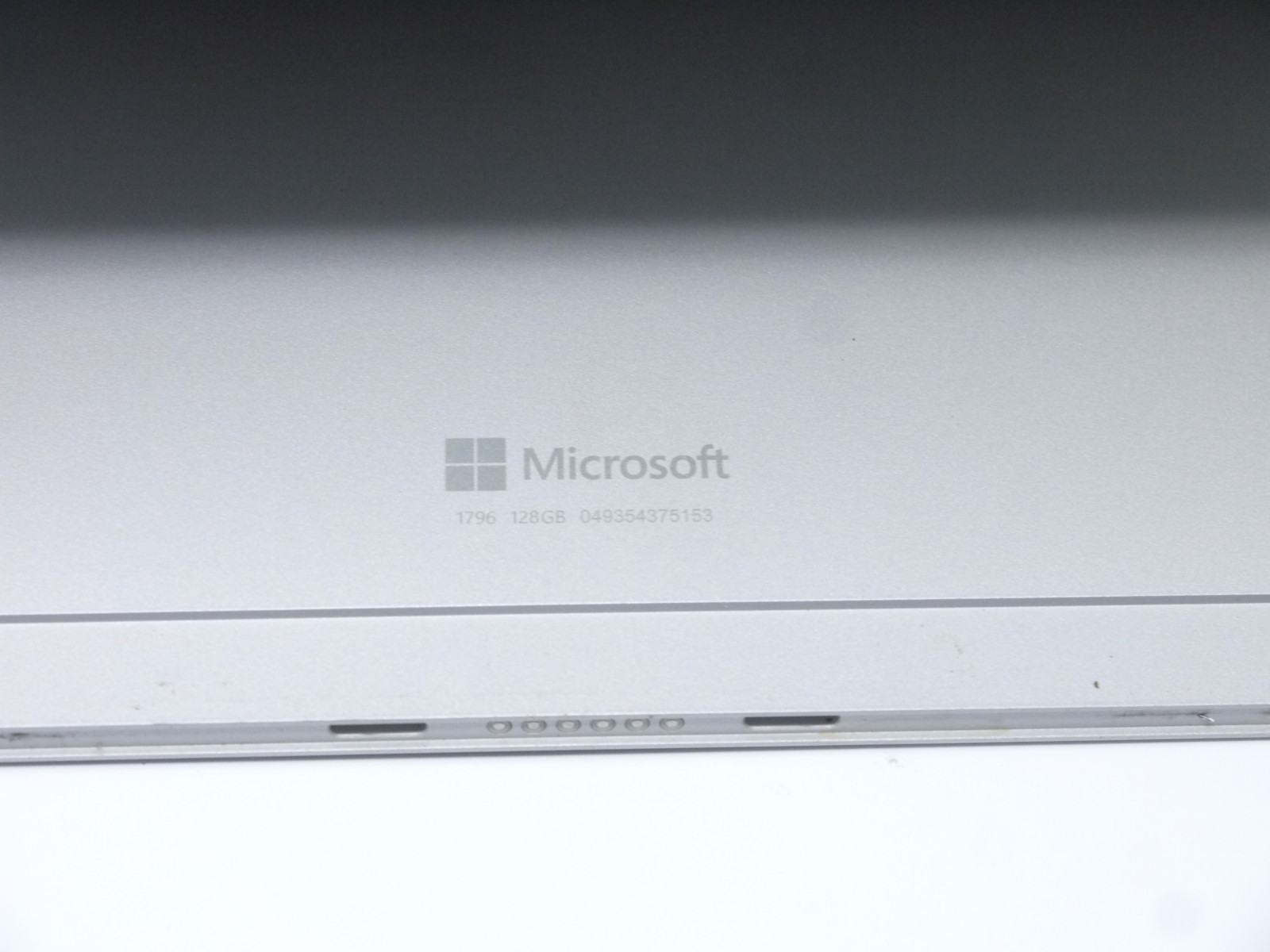 Microsoft Surface Pro 5 12.3″ 1796 Tablet – i5-7300U / 4GB / 128GB SSD / Win11