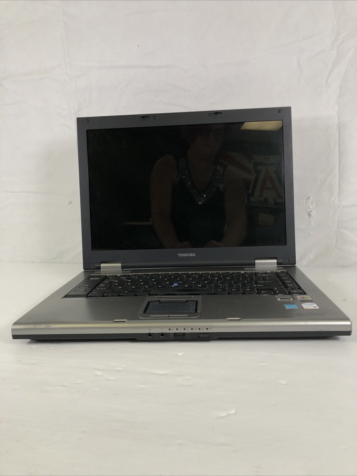 15.4” Toshiba Tecra A8-S8414 Laptop 120 GB HDD / 1 GB RAM / PARTS / BAD SCREEN
