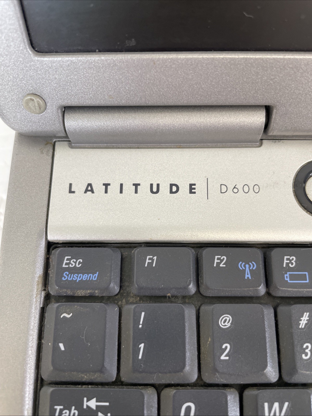 Retro Gaming Dell Latitude D600 Pentium M 1.4GHz 1GB RAM 60GB HDD Windows XP