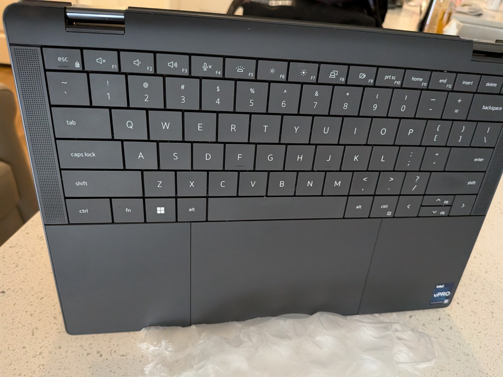Dell Latitude 9440 14″ Touch 1.8 GHz i7-1365U 32GB 480GB SSD Excellent 2-in-1