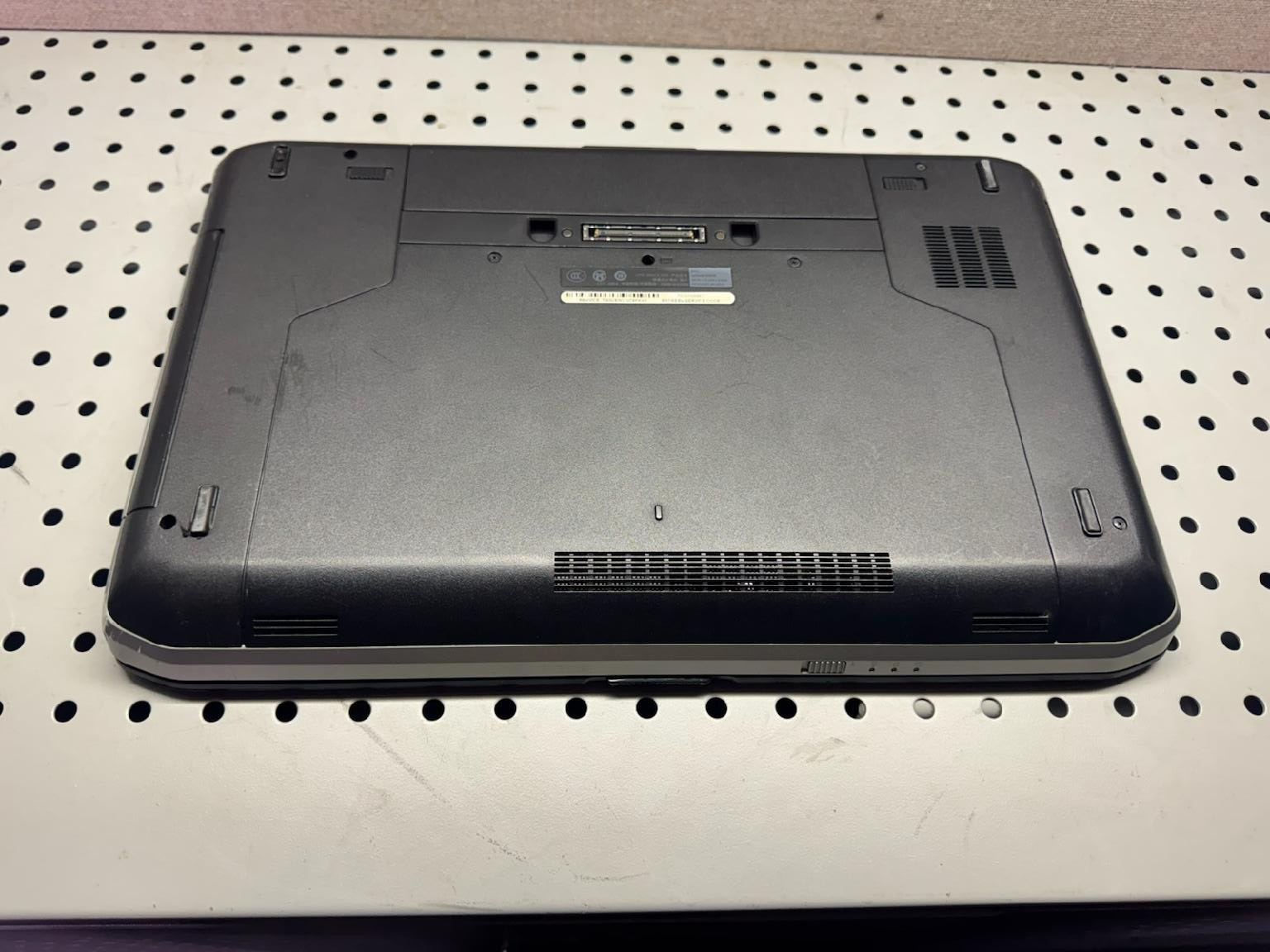 Dell Latitude E5530 Intel Core i5-3230M @ 2.60GHz 8GB RAM 250GB HHD 15.6″ LAPTOP