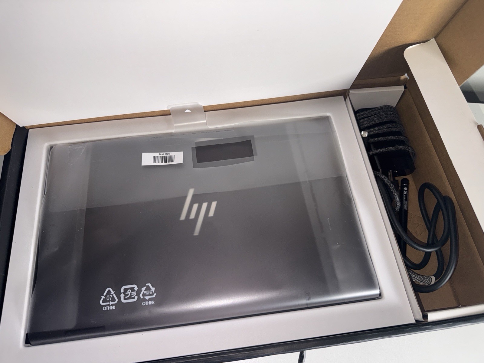 HP Envy x360 2-in-1 – 15.6 Screen AMD Ryzen 7 5825U 12GB RAM 512GB SSD Black