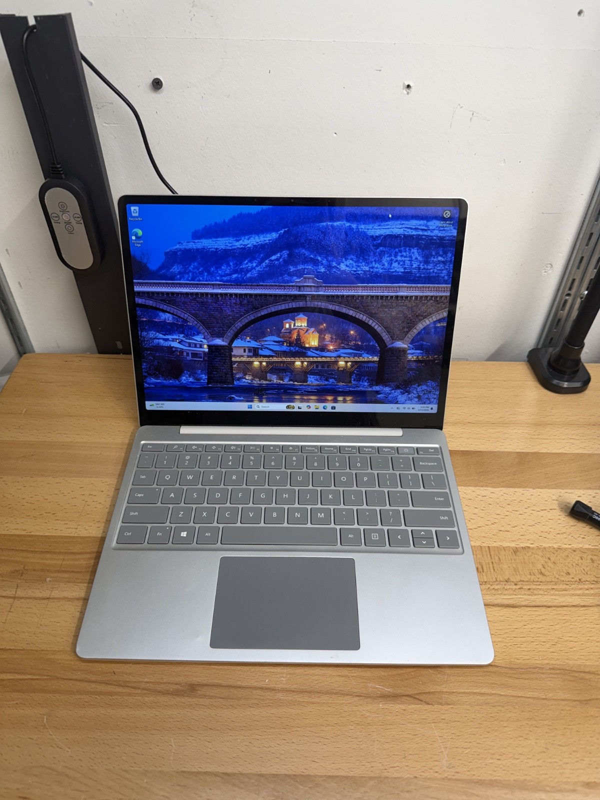 Microsoft Surface Laptop Go 1 1943 12.4 i5-1035G1 1.0GHz 8GB 128GB WORKS CRACKED