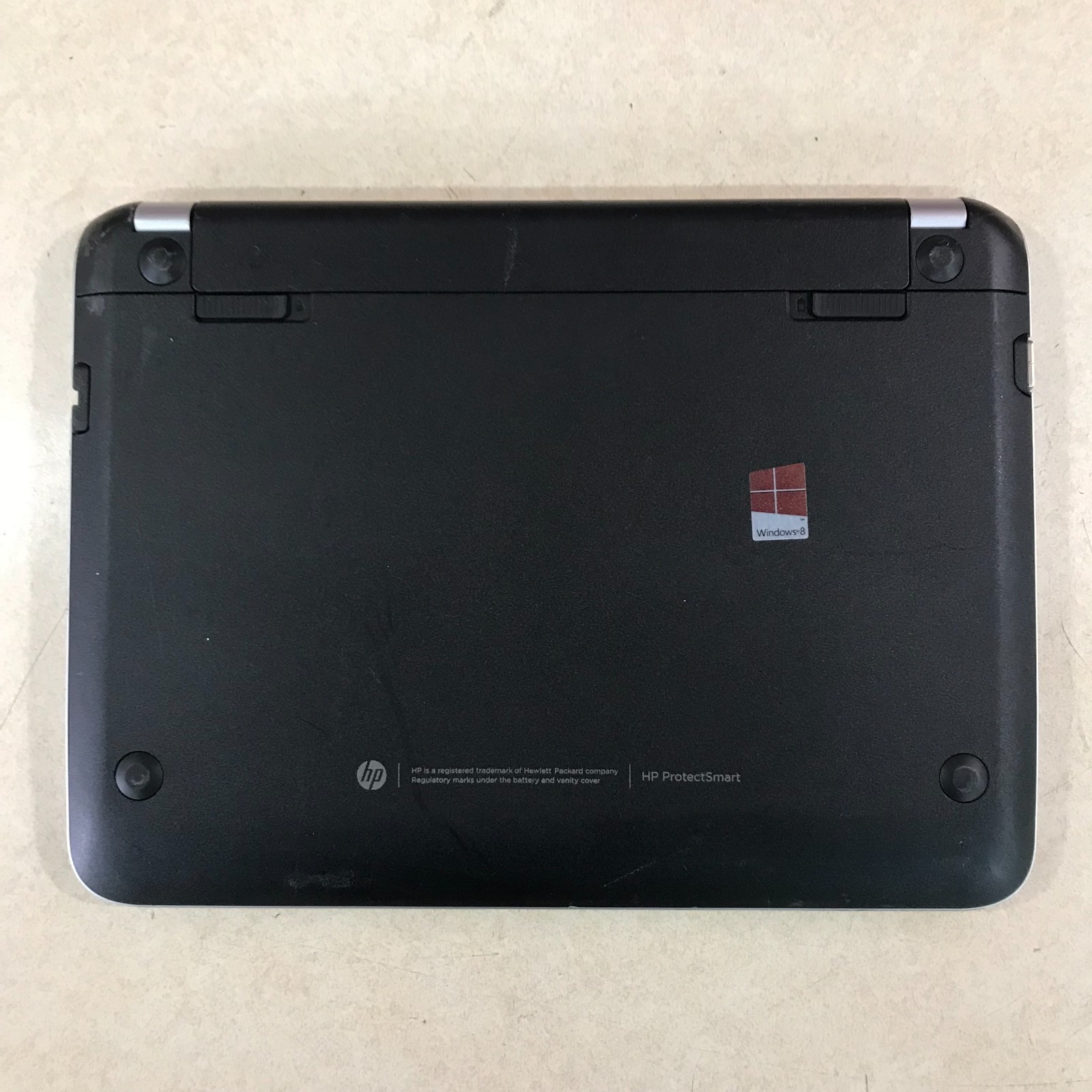 HP Pavilion 14″ Retro Gaming Laptop AMD A4-1250 1.00GHz 1GB RAM (Windows 8.1)