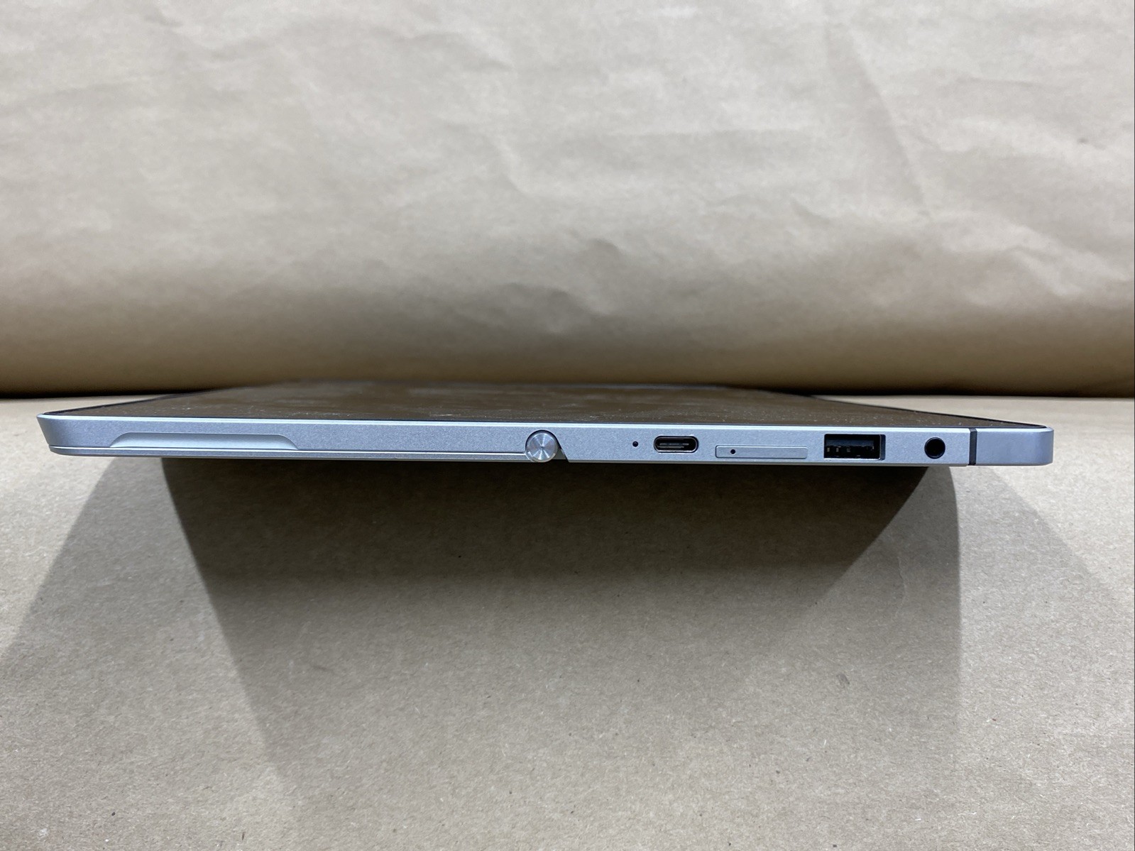 HP x2 1012 G1 – 12″ FHD – m7-6Y75 – 8GB – 256GB SSD – Win 10 Pro – Bad Battery