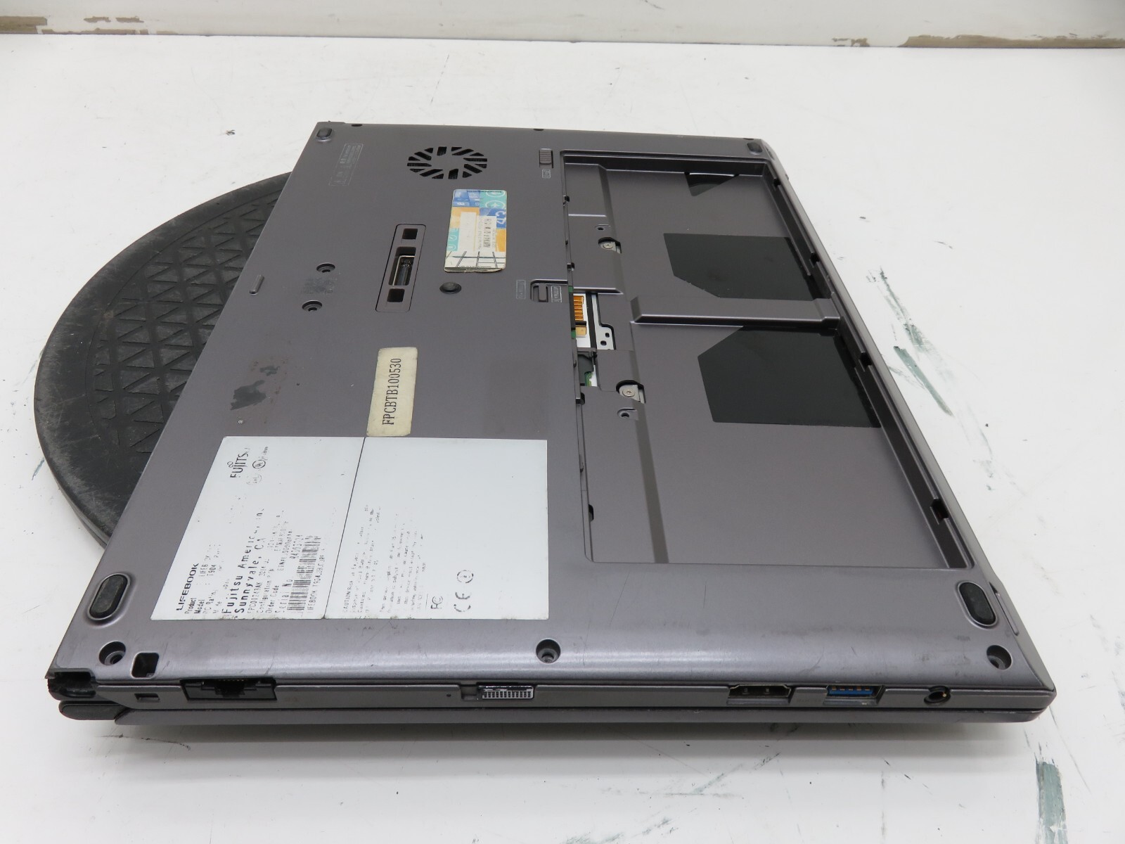 FUJITSU LifeBook T904 Laptop Intel Core i5-4300u 2GB Ram No HDD or Battery