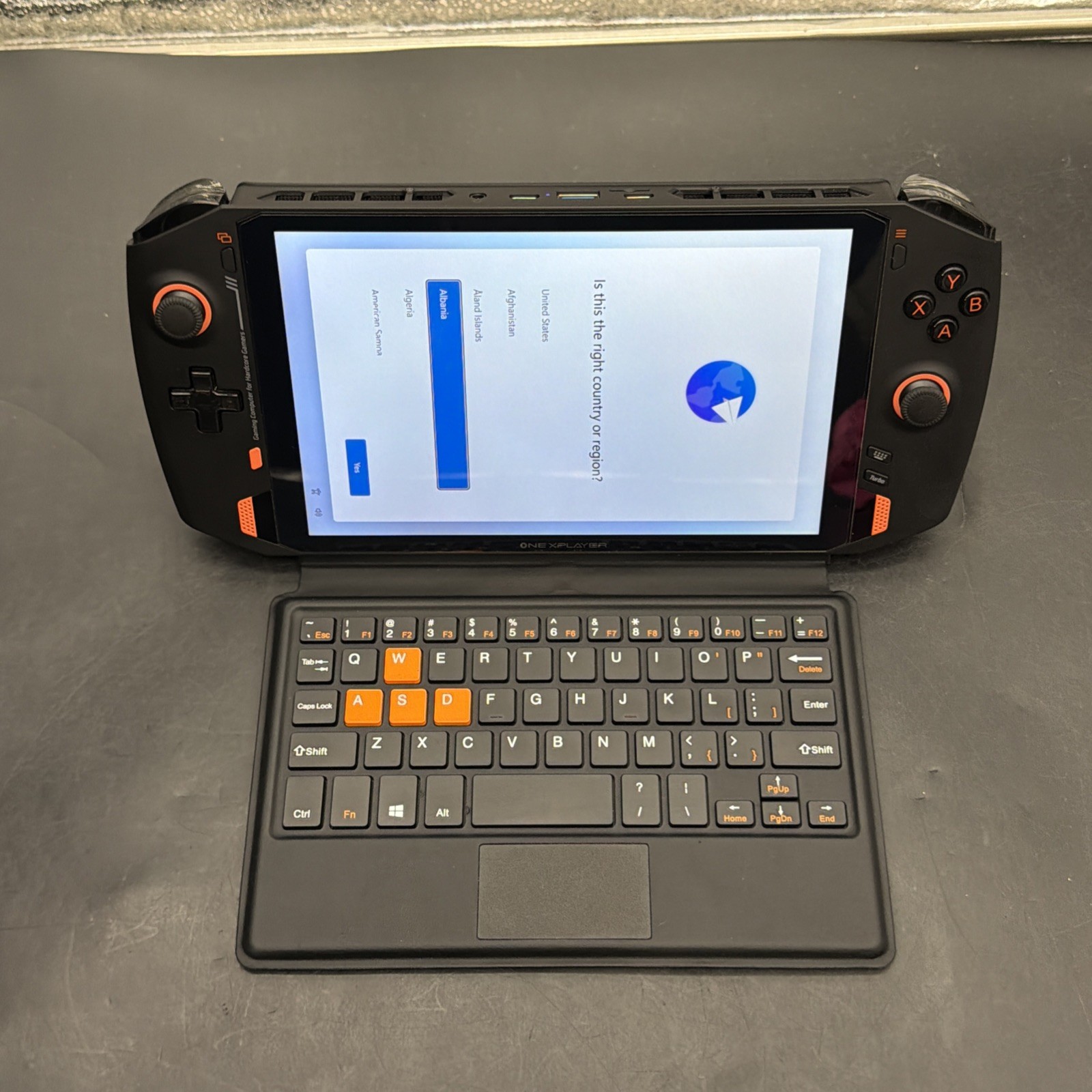 USED OneXPlayer Handheld Gaming PC (i7-1195G7 16GB RAM 2TB SSD W11) Black/Orange