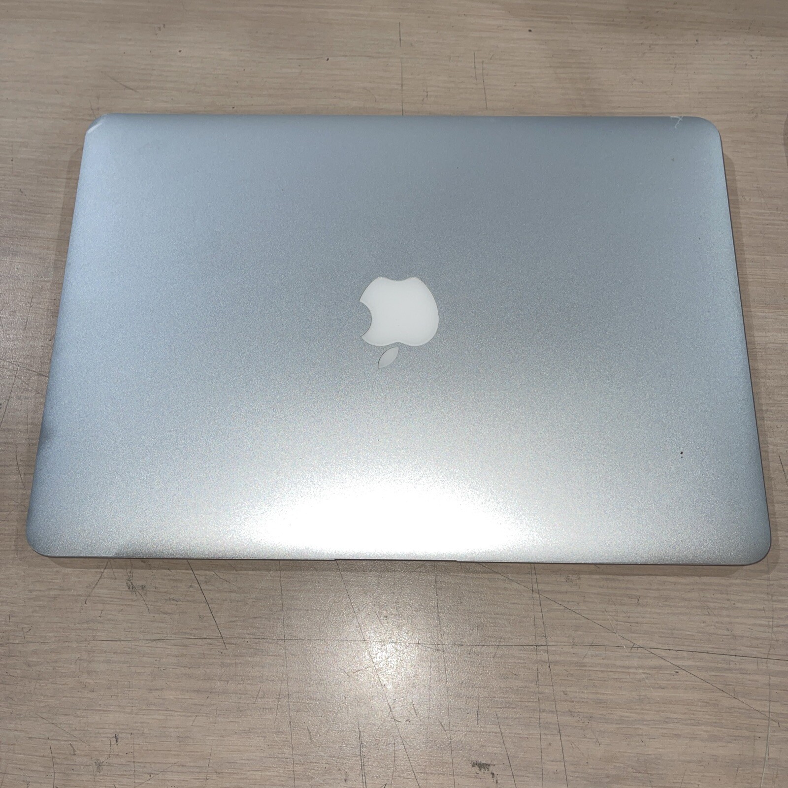 Apple Macbook Air MID 2013 13″ i5-4250U 1.3GHz 4gb RAM NO HD