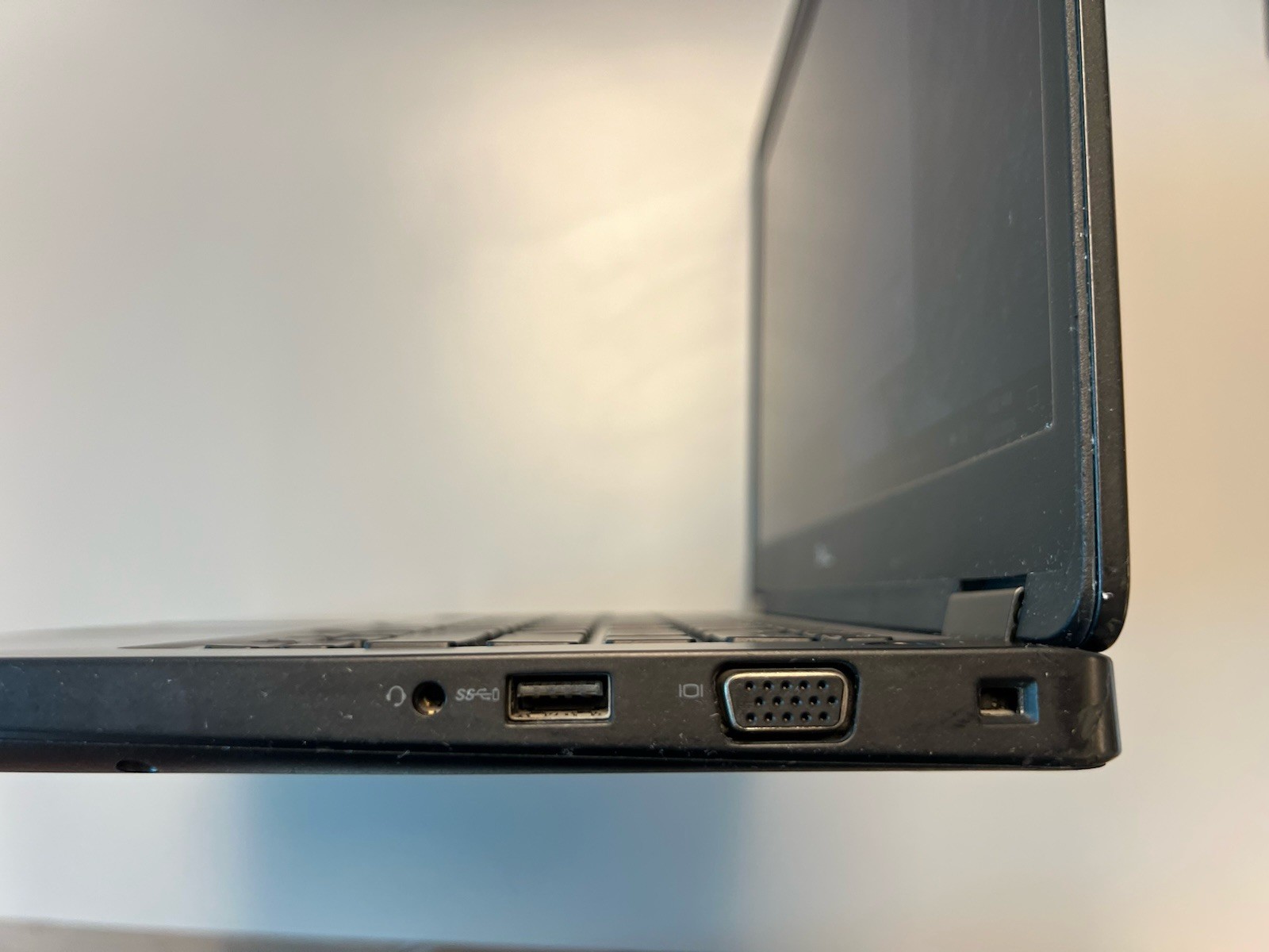 DELL LATITUDE 5491 Intel i7-8850H 8GB RAM 500GB SSD – Nvidia MX130 – Win 10 Pro