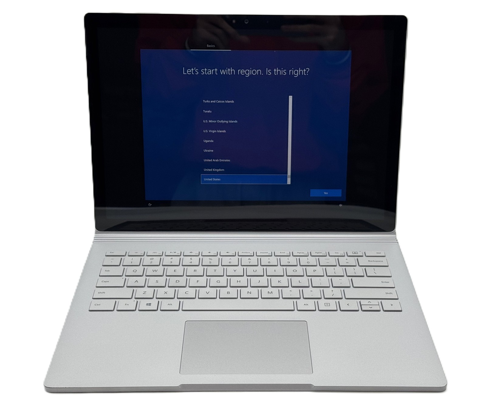 Microsoft Surface Book – 13.5″ Touchscreen w/ Performance Base – Intel Core i7