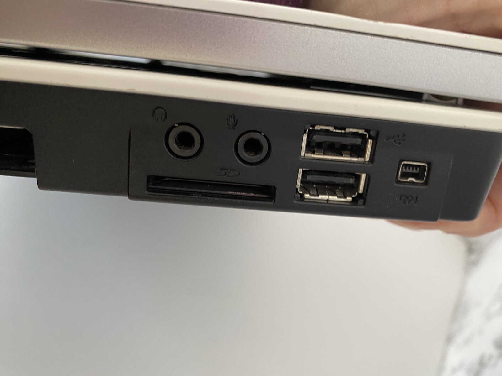 Dell Inspiron 6000 /15.4″/NO HDD/DVD -RW/Includes OEM Cord – Parts Only!