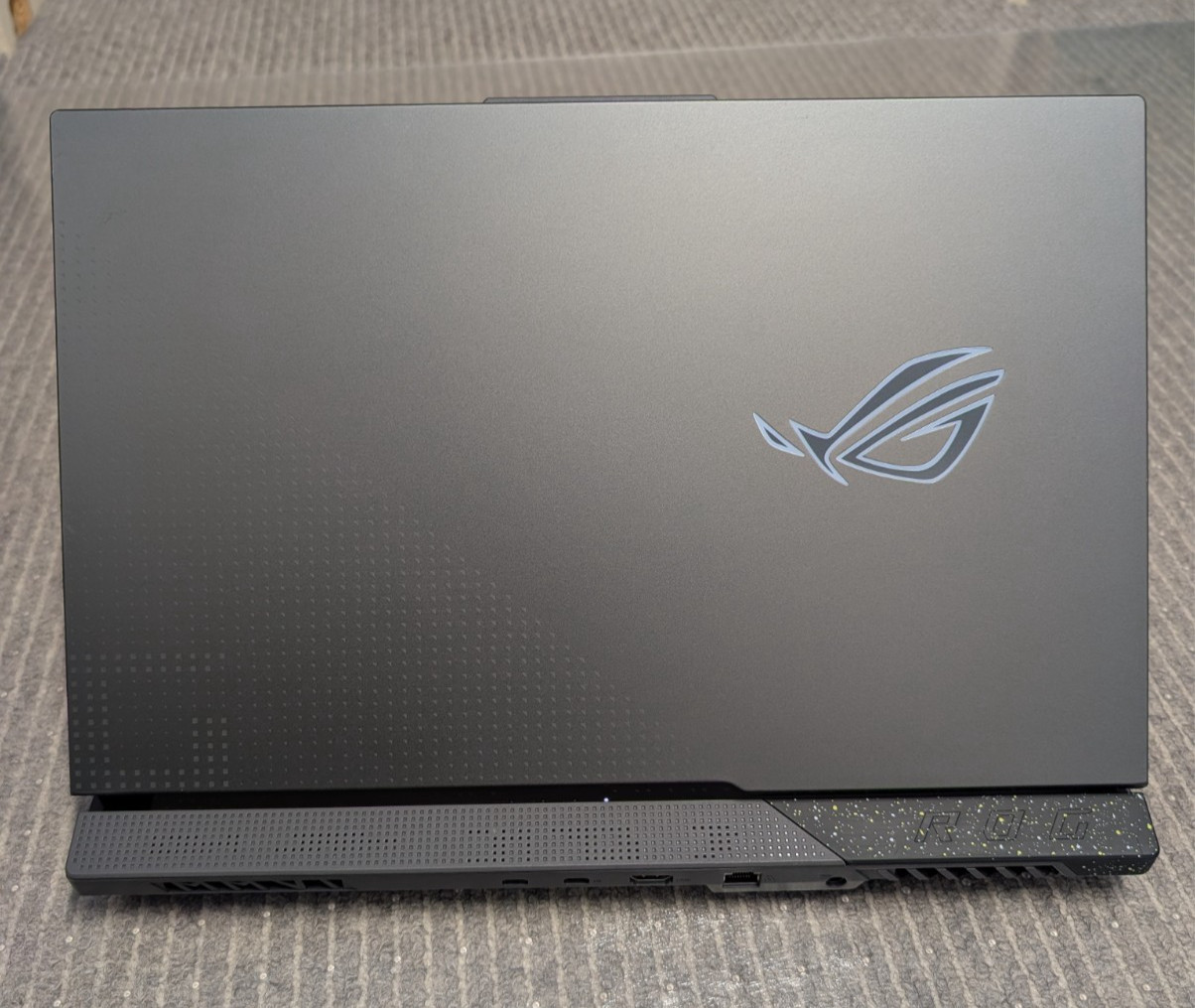 ASUS ROG Strix G17 G713PU 17.3″ Ryzen 9 7940HX 2.4GHz 16GB 1TB RTX 4050 6GB