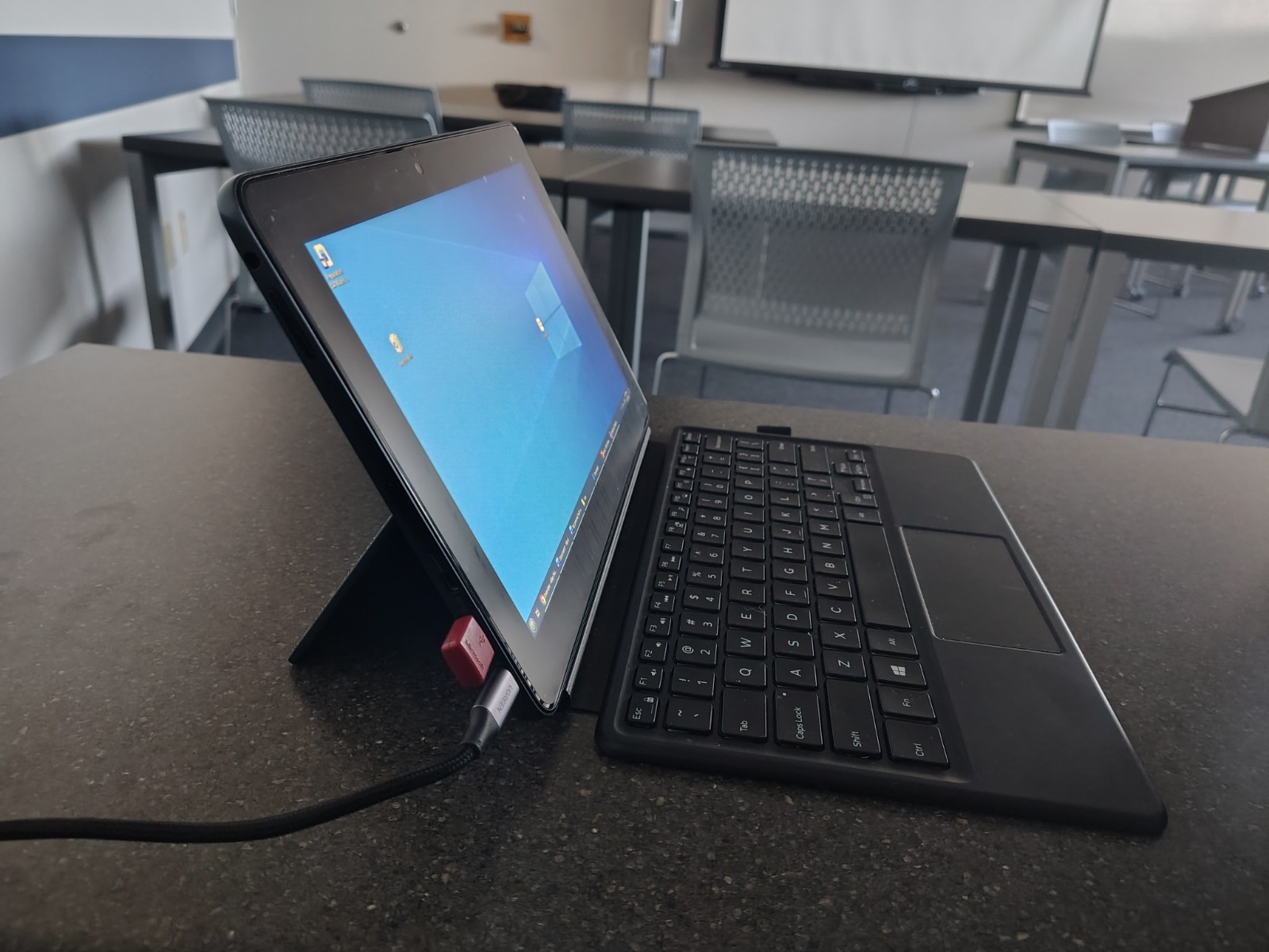 Dell Latitude 5175 10.8″ Touch Tablet Laptop 1.1GHz 8GB 256GB SSD Windows 11 Pro