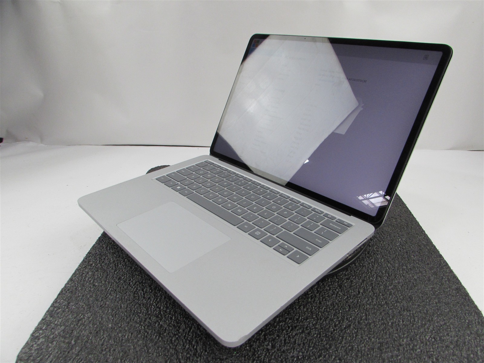 Microsoft Surface Laptop Studio 1964 i7-11370H 1TB SSD 32GB RTX A2000 *No A/C*