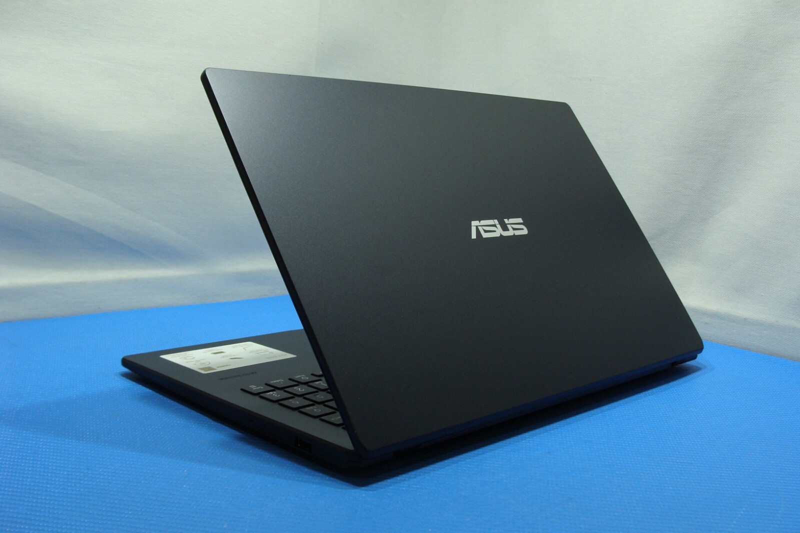 ASUS VivoBook E510MA 15.6″FHD Celeron N4020 1.1GHz 4GB 64GB 95ttery +Charger