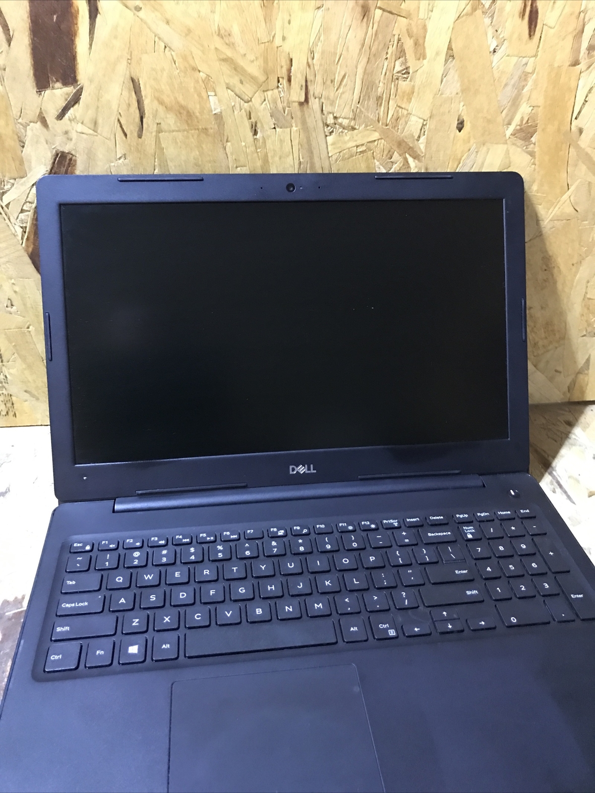 Dell Latitude 3590 Core i3-7130U 2.7 GHz 4 GB 500 GB 15.6″ Win10 A111