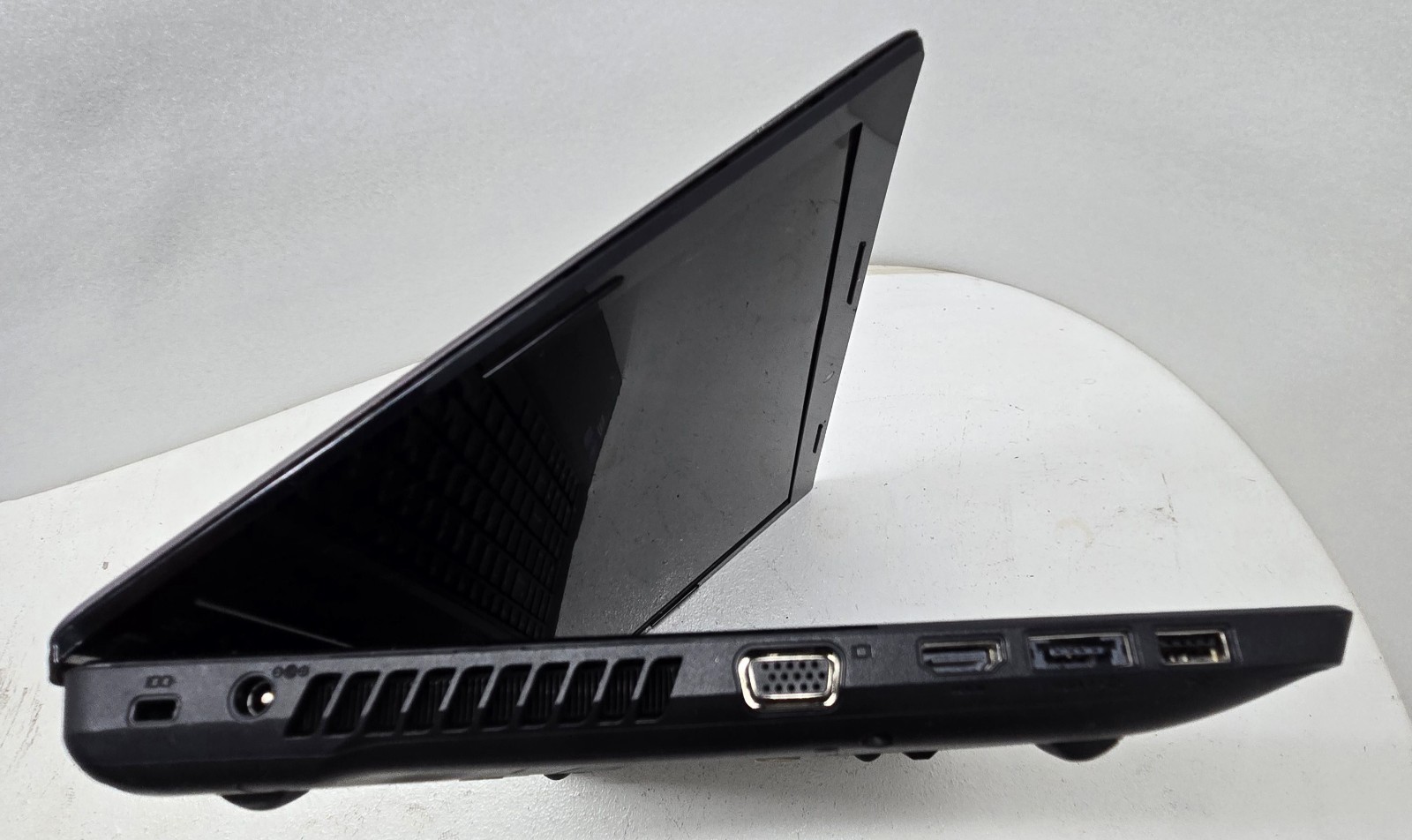 Lenovo ThinkPad Z570 15.6″ Laptop Intel i5 2430M 8GB NO HD/OS Broken Screen (FL)