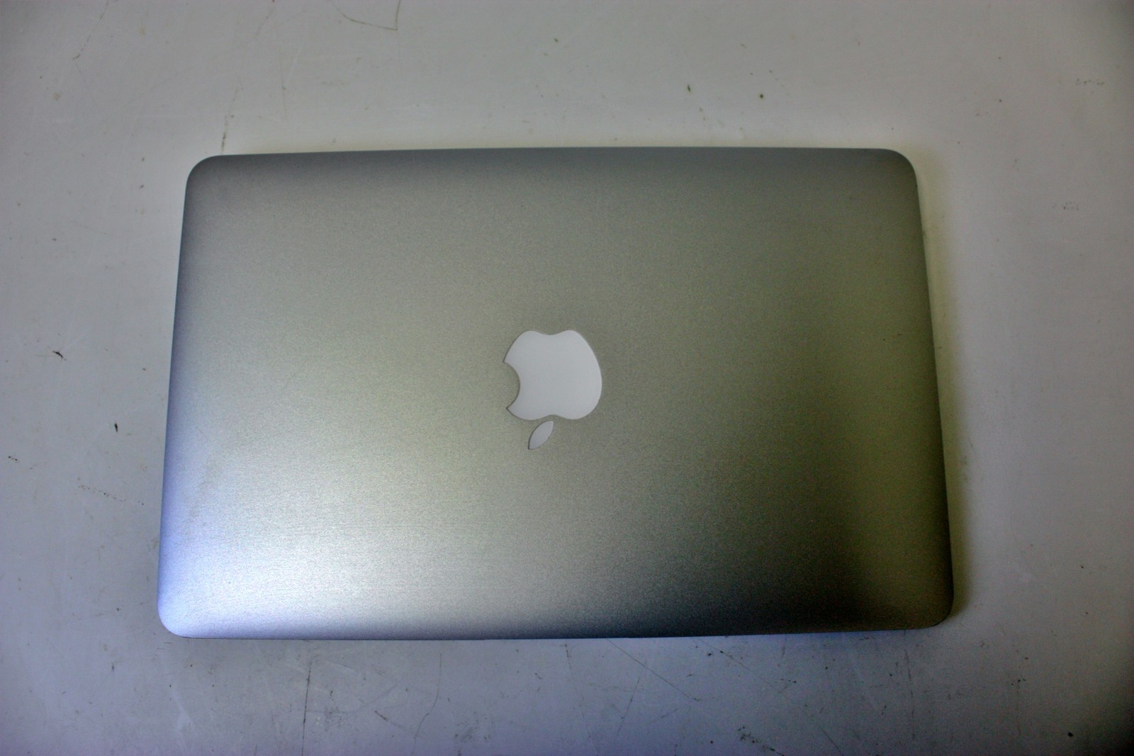 Macbook Air 11″ A1465 I5-5250U 4GB RAM