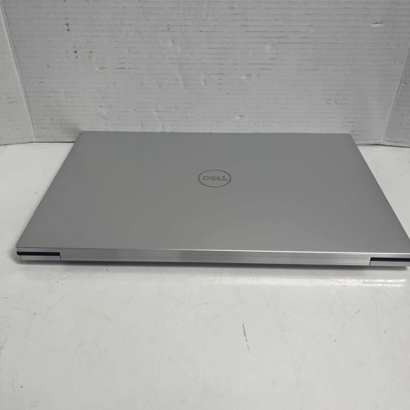 Dell XPS 17 9700 FHD+ i9-10885H 2.40GHz 32GB 512GB SSD