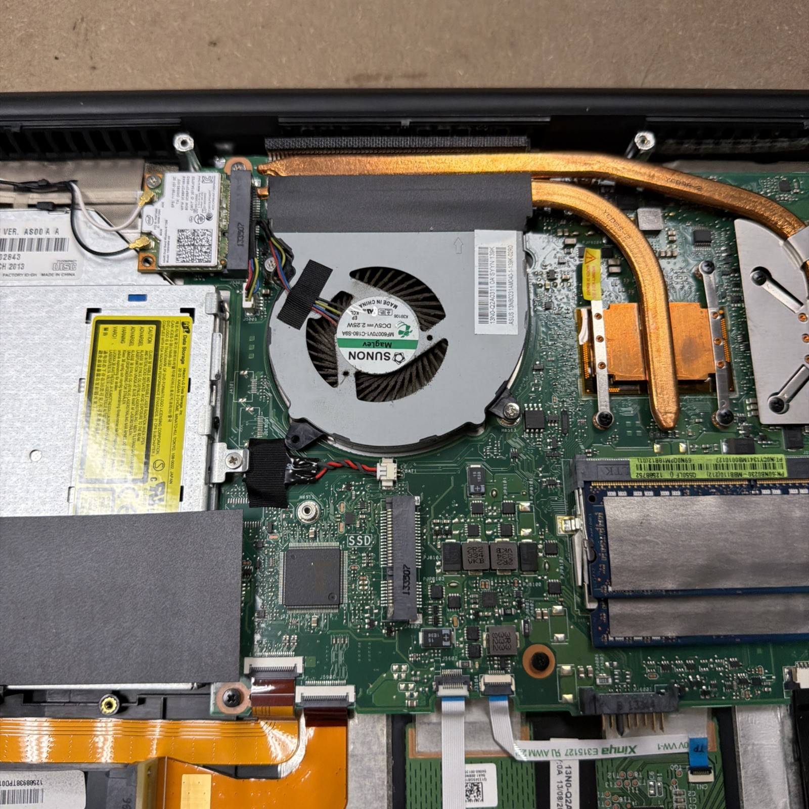 *BROKEN SCREEN Asus Notebook Q550L – 15.6″ FHD Touch i7-4500U 8GB RAM NO HD/OS