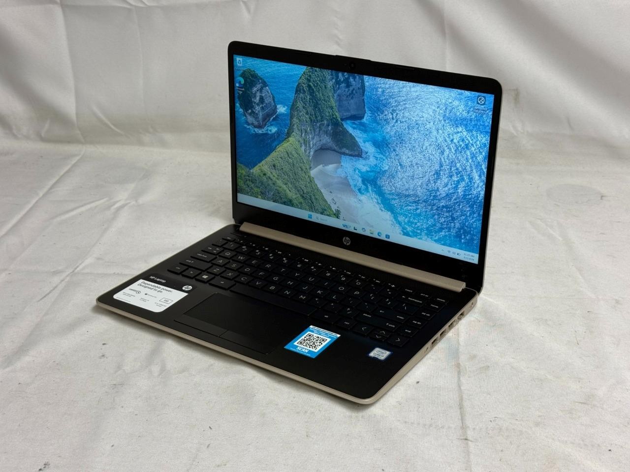 HP Laptop 14-cf0xxx 4GB RAM, i3-7100U, 2.40GHz, 128GB SSD Windows 11