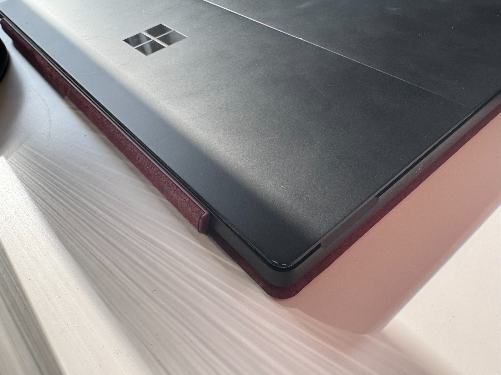 Microsoft Surface Pro 7 i5 8GB RAM 256GB + Type Cover (Burgundy) + Pen (2)