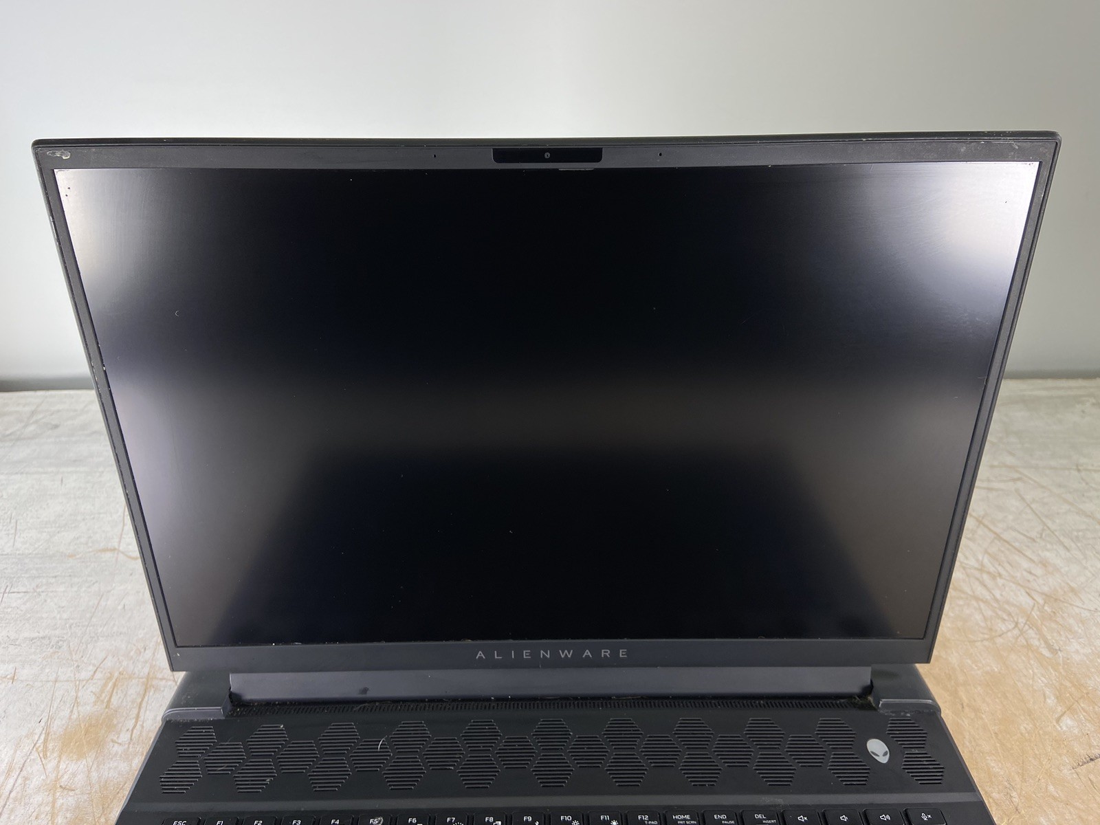 DELL ALIENWARE M18 R1 AMD RYZEN 7 7745HX @ 3.6GHz, 16GB RAM, NO HDD/OS – (PARTS)