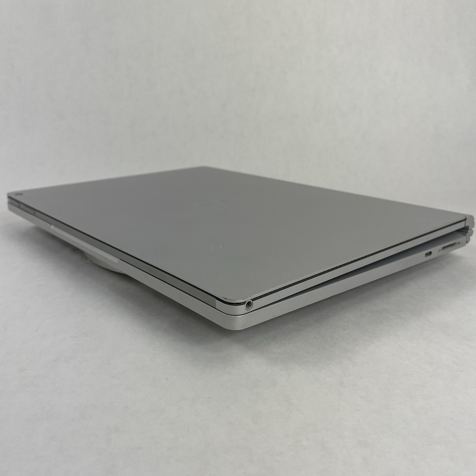 Microsoft Surface Book 2 13.3″ i7-8650U 1.90 GHz 8 GB RAM 256 GB SSD Win11