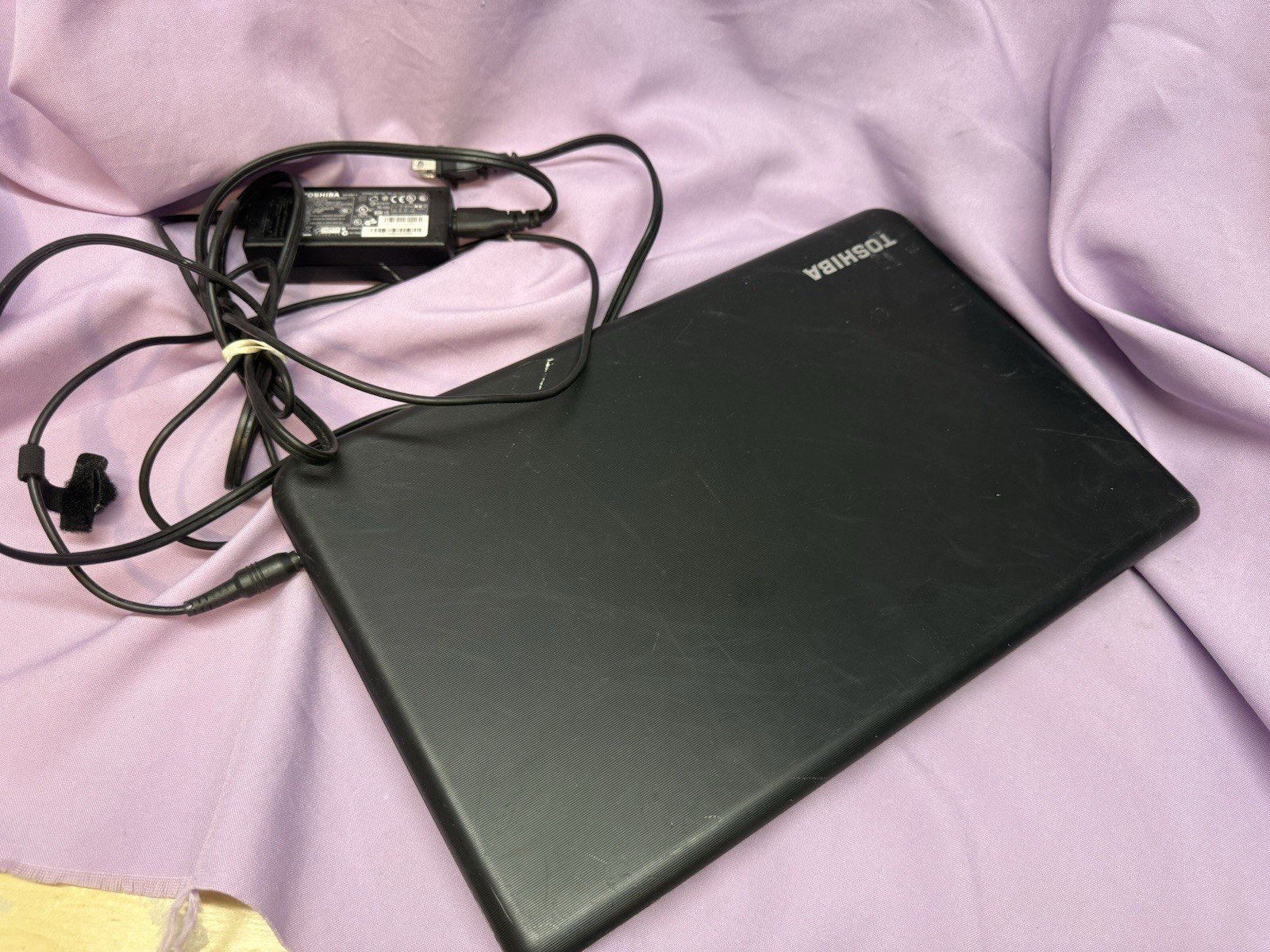 TOSHIBA 15.6″ Satellite C55-A5310 Laptop Windows 8.1 Core 13 For Parts or Repair