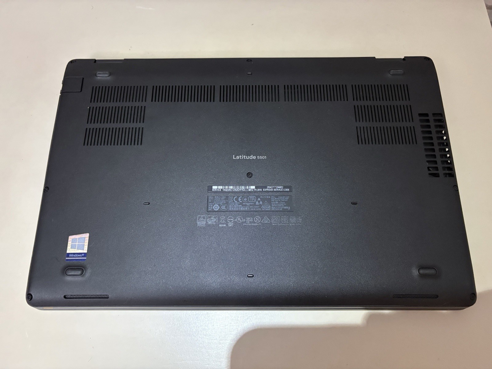 DELL LATITUDE 5501 15.6″ i5-9300H, **READ, NO RAM, NO SSD**