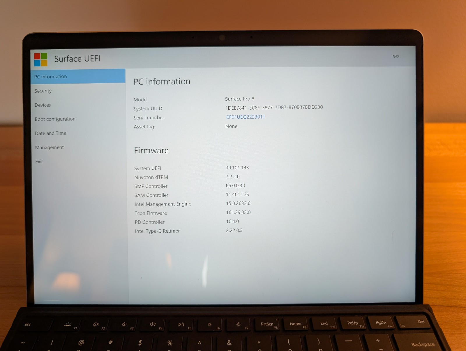 Microsoft Surface Pro 8 I7-1185G7 3.0GHz, 16GB RAM, 512GB SSD, Charger, Keyboard