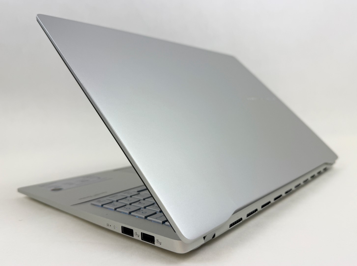 Asus VivoBook S16 M5606WA 16″ 3200×2000 OLED 120Hz Ryzen AI 9 365 32GB 1TB W11H