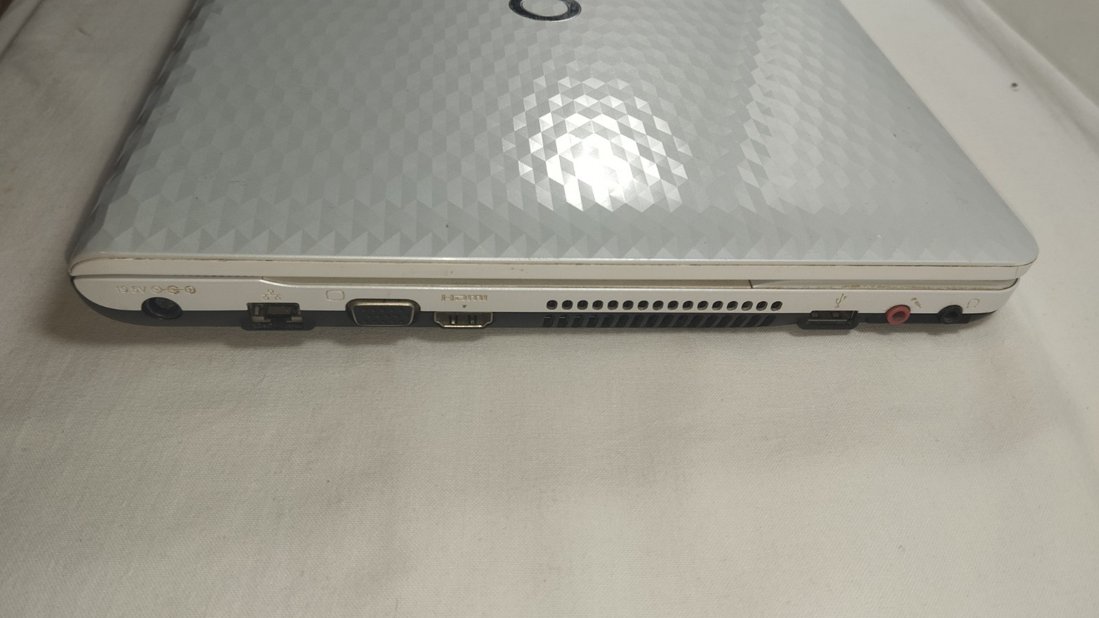 Sony VAIO VPCEL2S1R/W 500 gb SDD 6GB Ram Windows 7 Home 64 AMD