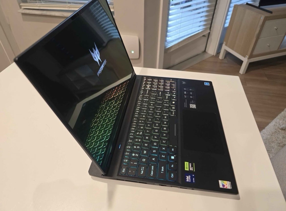Acer Predator Helios Neo 16S AI Gaming Laptop Core Ultra RTX 5070ti 32gb win11