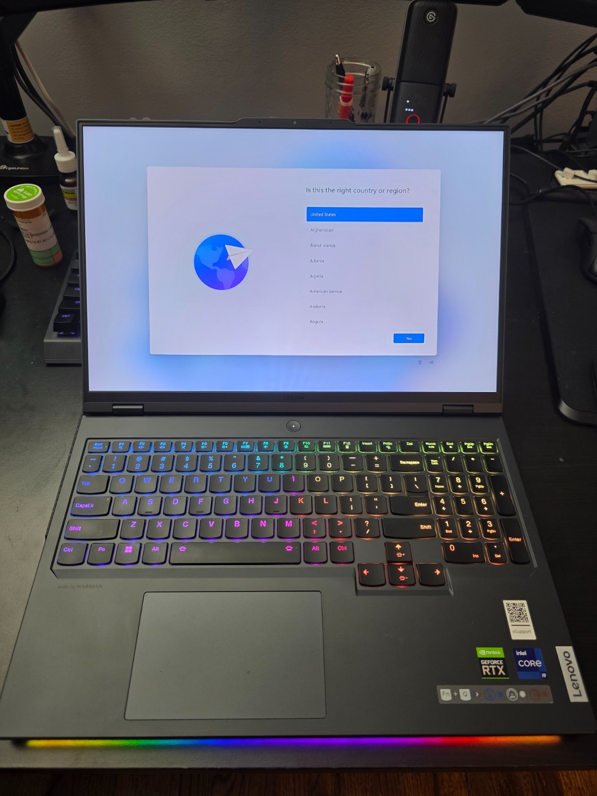 Lenovo 16 legion pro 7i 16IRX8H Gaming Laptop (Onyx Gray) 4090 GPU