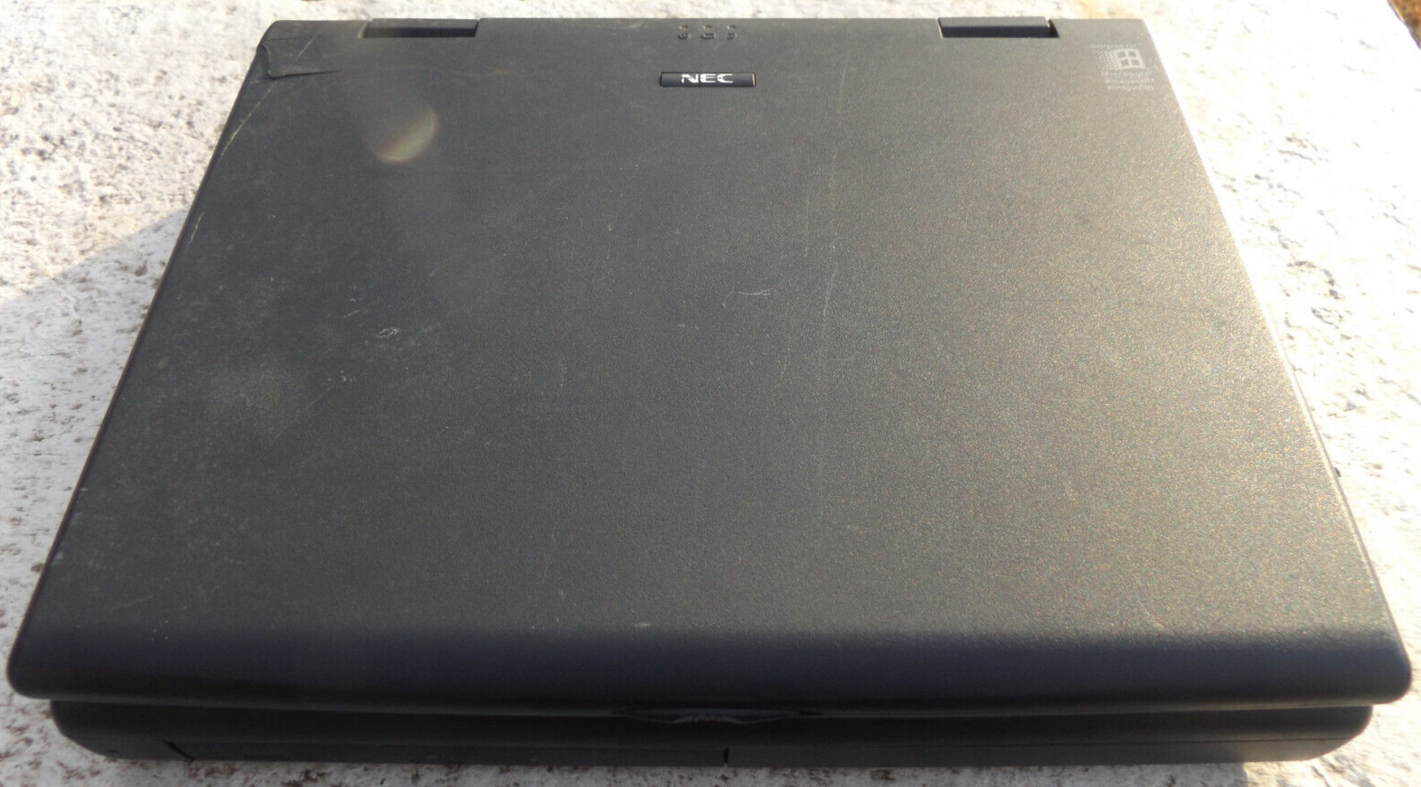 Vintage NEC Versa 2730M Laptop Intel Pentium 133MHz MMX CPU, CD-ROM, 3.5″ Floppy