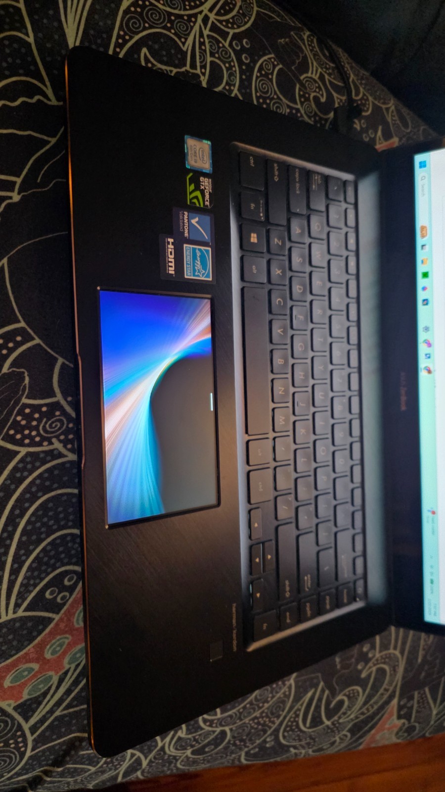 ASUS Zenbook Pro 15 UX580GE i9-8950HK 2TB Disk 16GB RAM Fingerprint + Screenpad