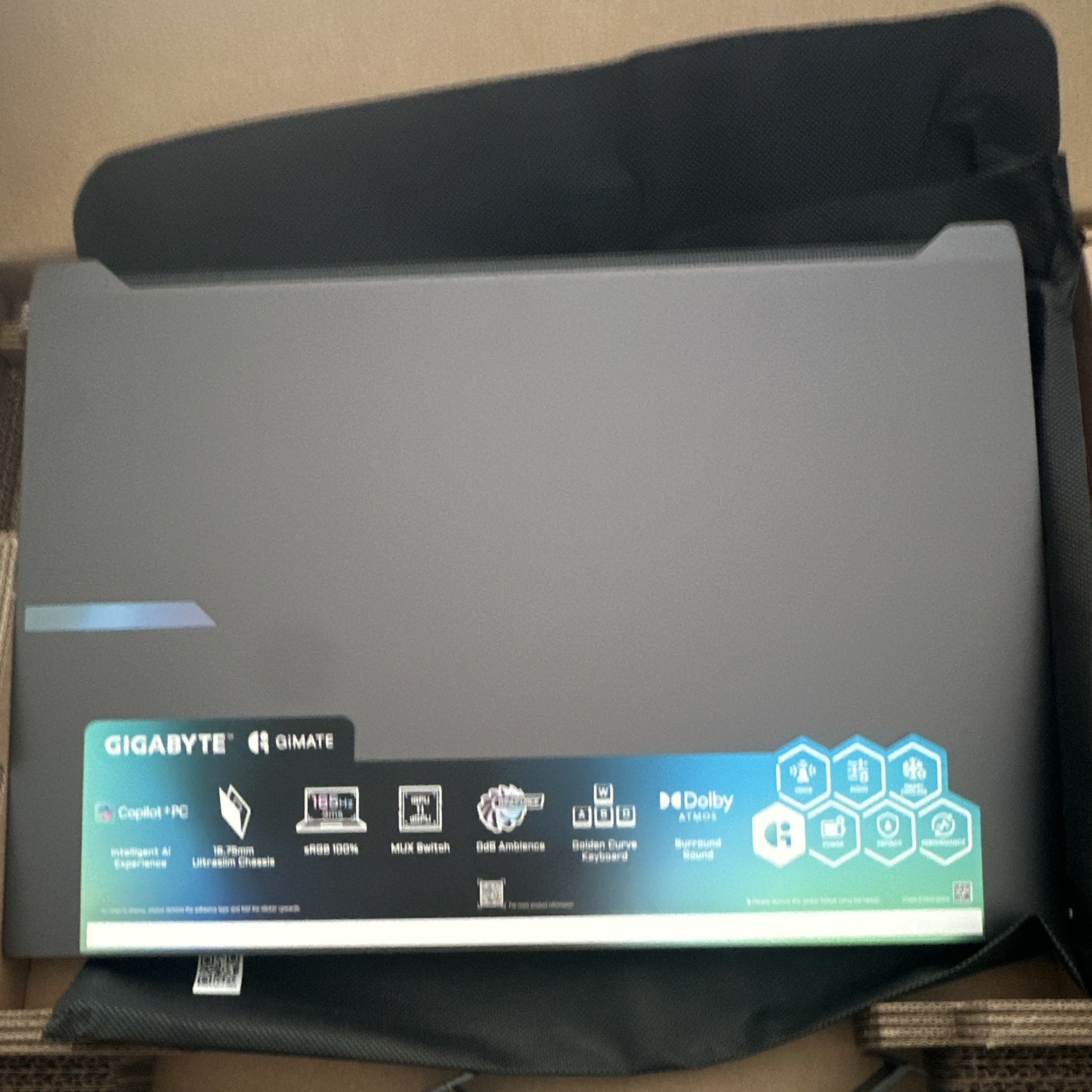 GIGABYTE AERO 16 16in i9 16GB 1TB SSD RTX Windows 11 4K Silver