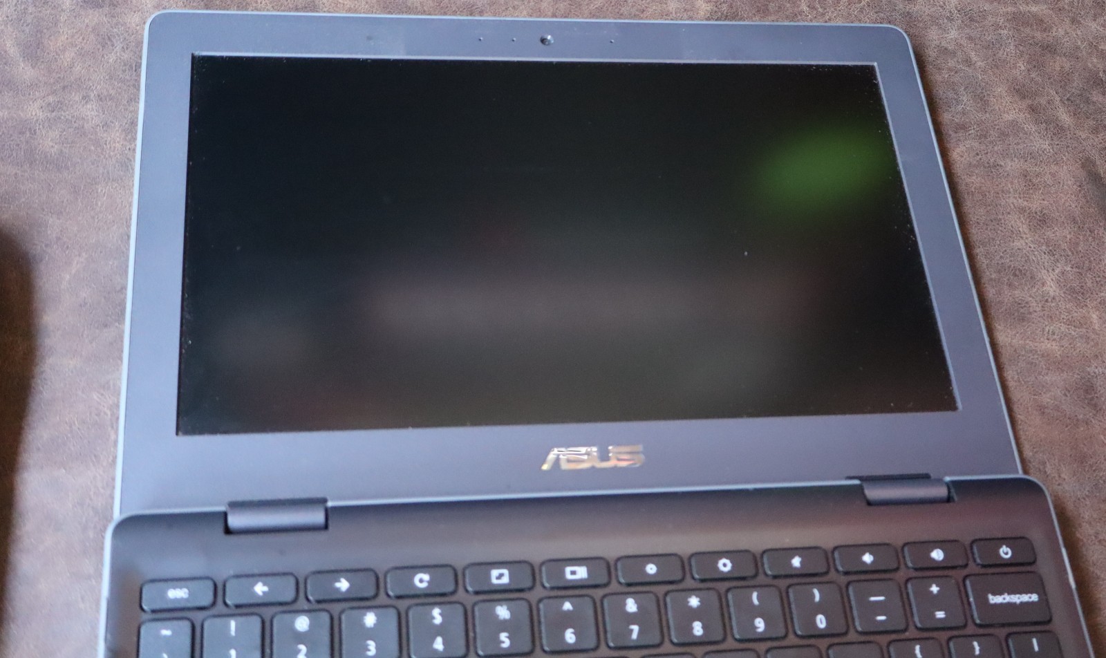 ASUS Chromebook C204m 11.6″ – 32GB SSD – 4GB RAM Case Headphones Mouse BUNDLE