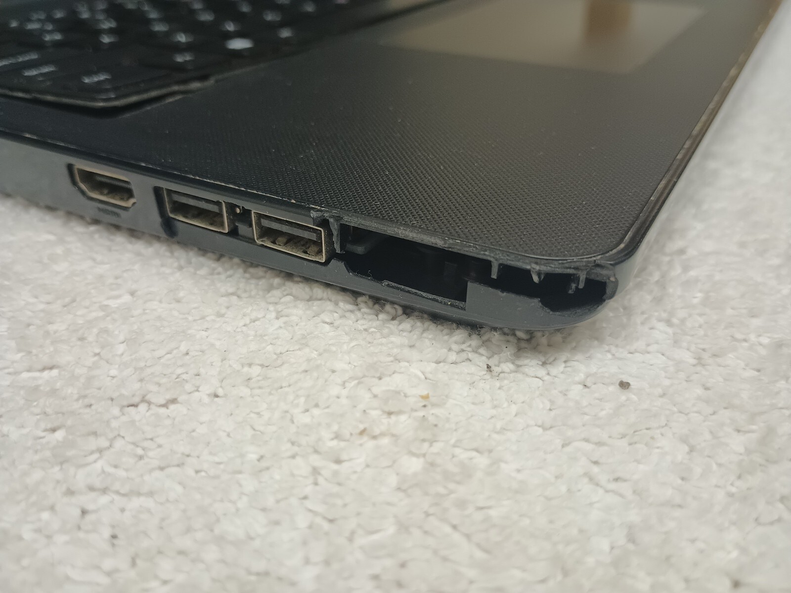 Dell Inspiron 15-3565 AMD A6-9200 R4 5 Cores (2C+3G) @ 2.0 GHz (No HDD No Ram)