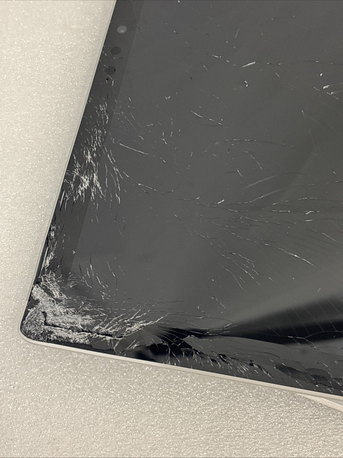 Microsoft Surface Pro 7 12.3″ (128GB, Intel i5-10th, 8GB) – Platinum *Cracked*