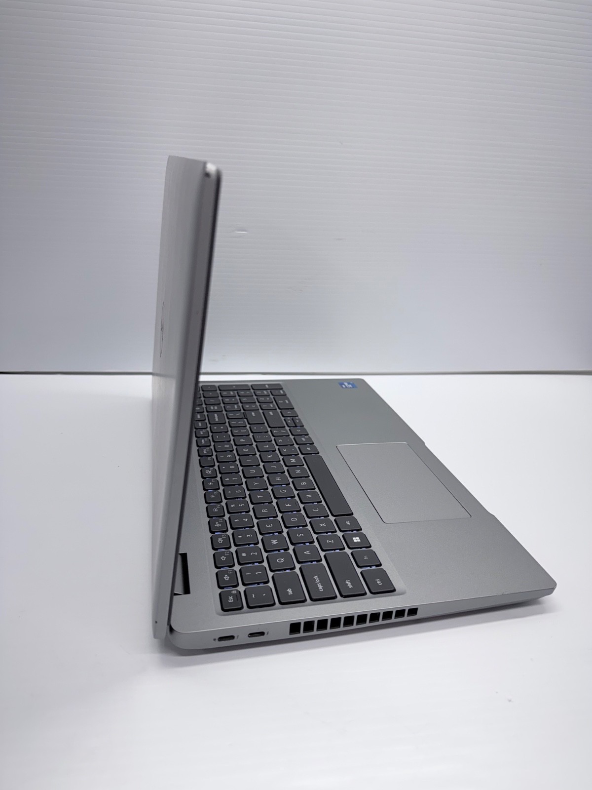 Dell Precision 3561 Laptop + Dock | i7-11800H 16GB 256GB SSD T1200 15.6″ – SP71