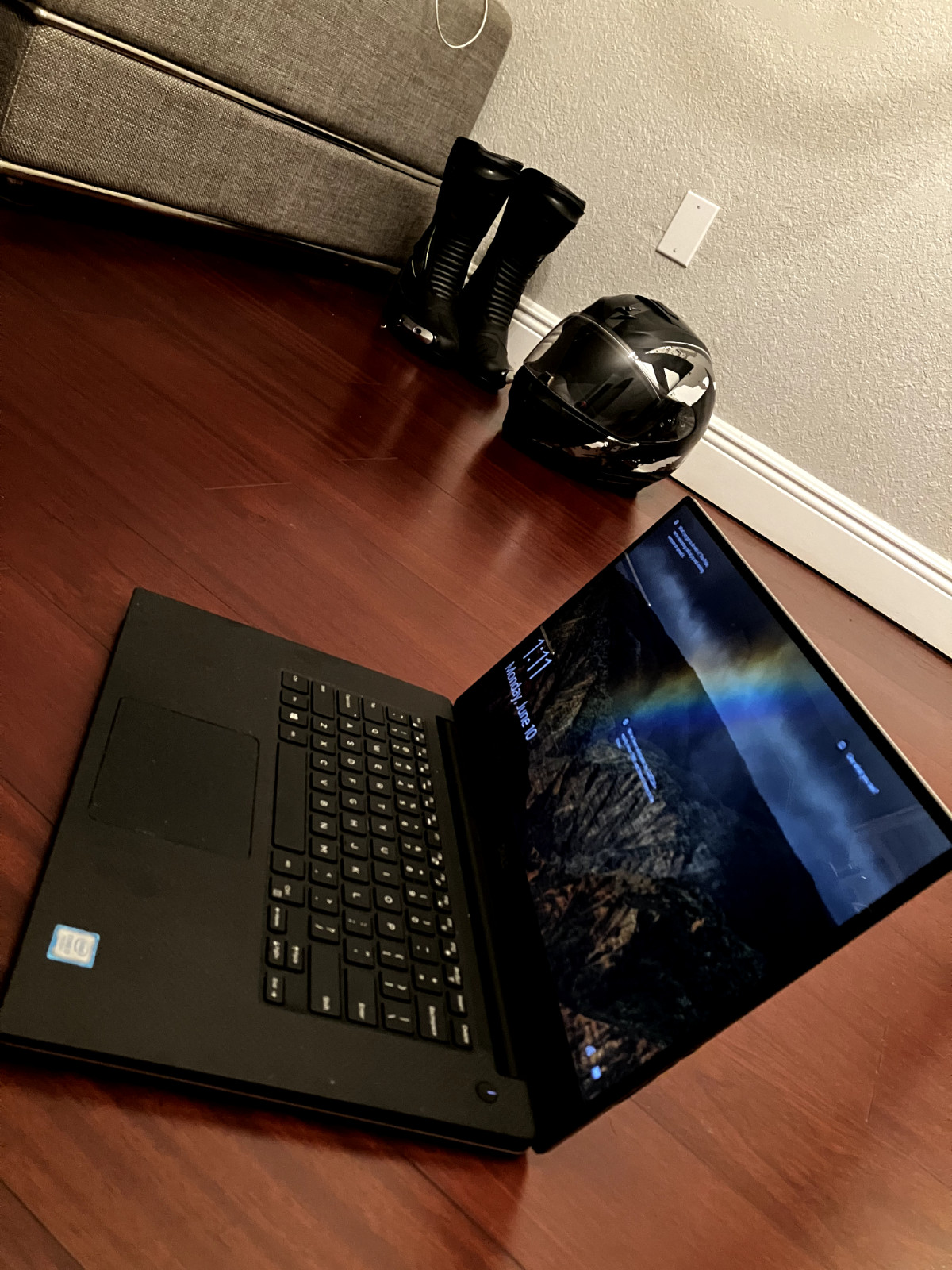 Dell XPS 15 9560 15.6″(512GB SSD, Intel Core i7-7700HQ, 2.8 GHz, 32GB RAM,…