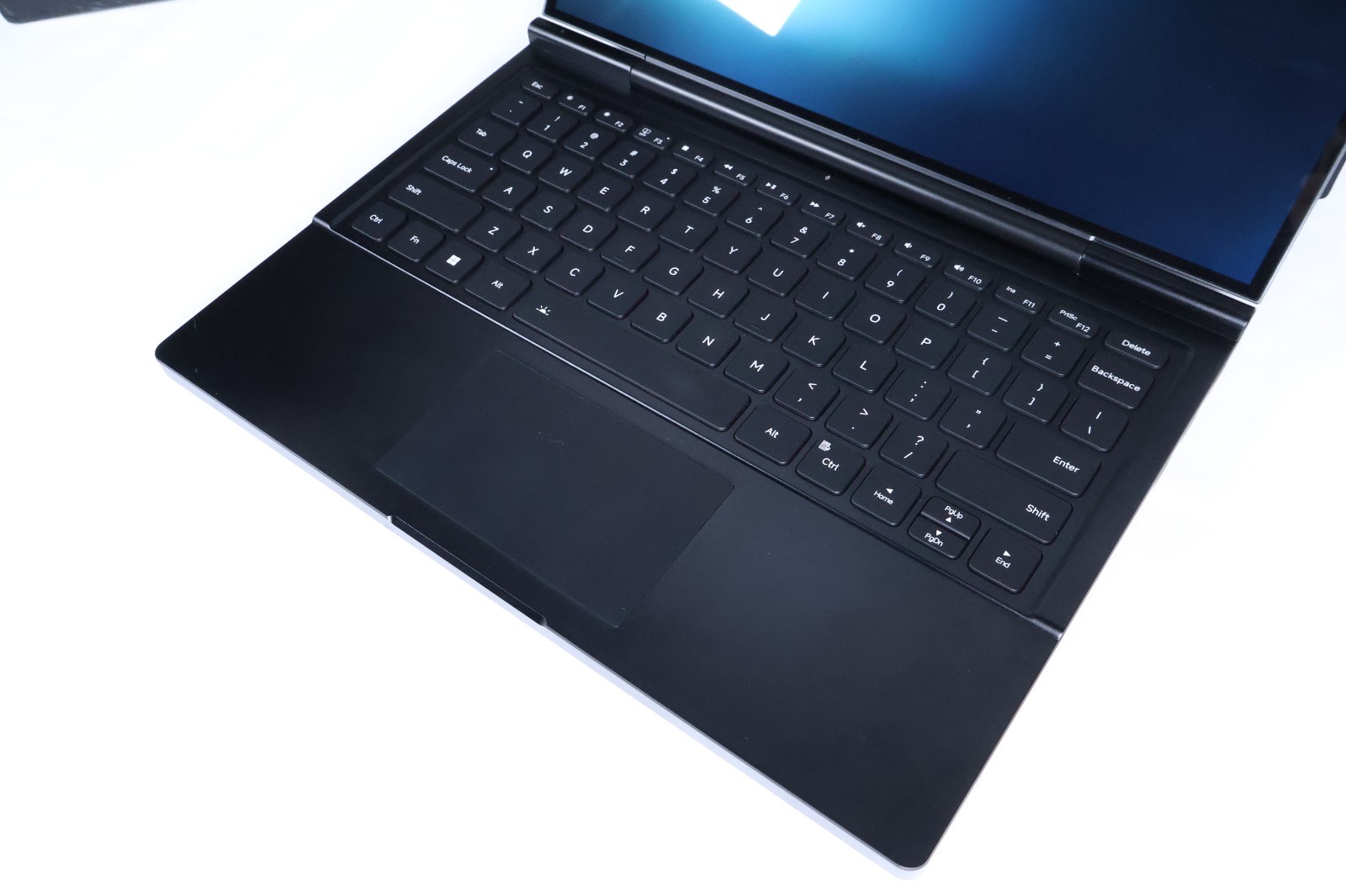 GPD Duo 64GB 2TB Dual 13.3″ AMOLED Laptop Ryzen AI 9 HX 370 Radeon 890M CIB