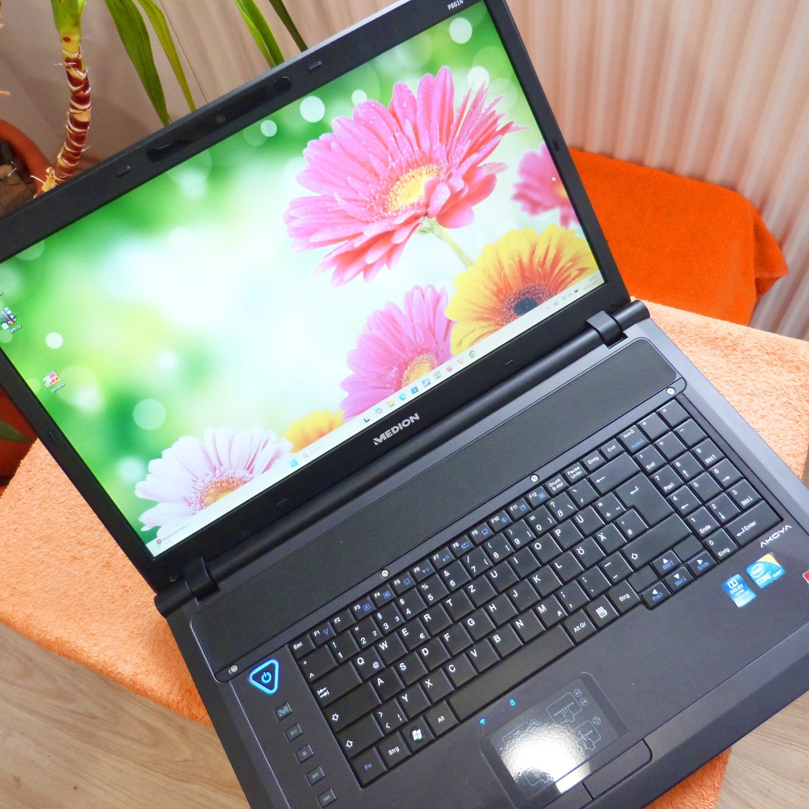Medion P8614 XXL Cinema MONSTER 18″ L 1TB HDD SSD Windows 11 l 8GB RAM NEW HDMI