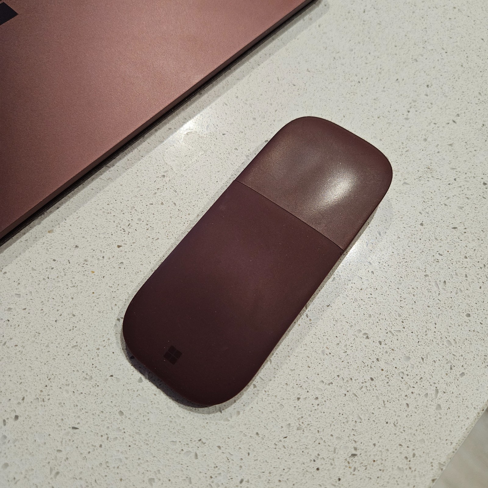 Microsoft Surface Laptop 2 – 13.5″ – Burgundy