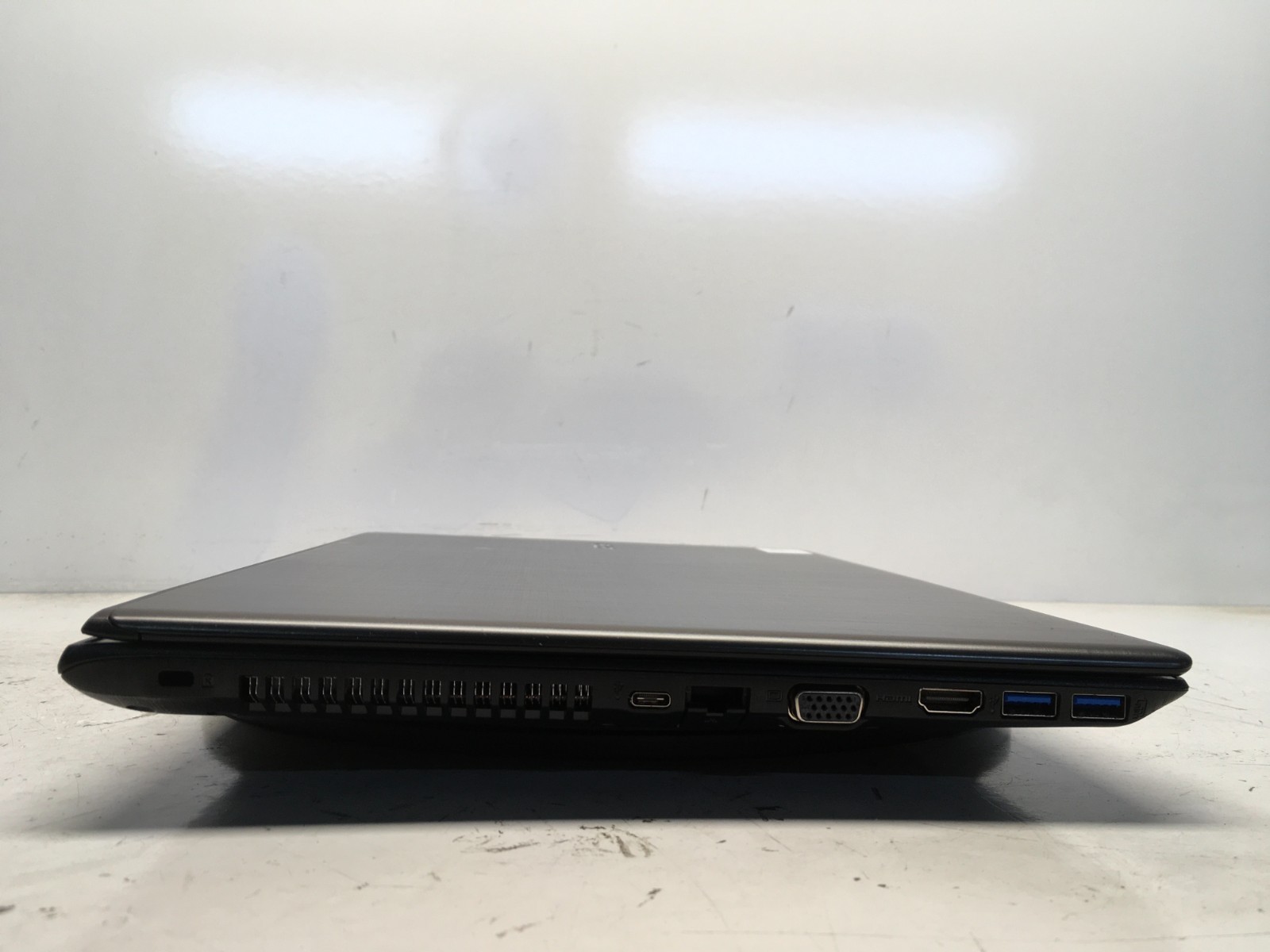 Acer Aspire E15 E5-575-53C7 Intel i5-7200U 2.5GHz 4 GB NO HDD